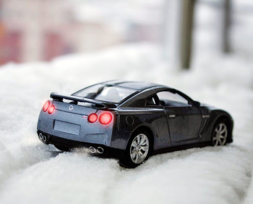 Česa nikakor ne naredite, če z avtom obtičite v snegu / Foto: Pexels