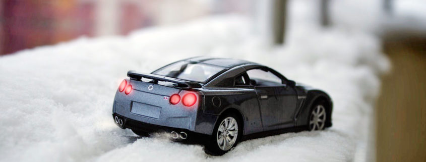Česa nikakor ne naredite, če z avtom obtičite v snegu / Foto: Pexels