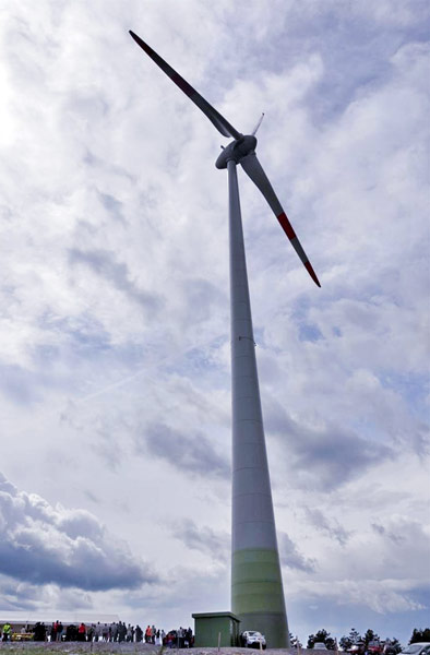 Slovenija tudi uradno dobila prvo vetrno elektrarno / Pozitivna energija