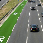 Avtocesta prihodnosti: E-vozila se bodo polnila med  vožnjo.