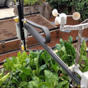Spoznajte FarmBot – robotizirani mini vrt
