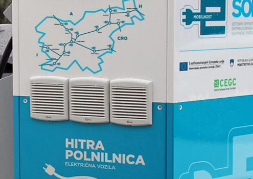 Elektromobilnost: V državi je ob avtocestah trenutno zgrajenih 26 polnilnic / Foto: Naš stik