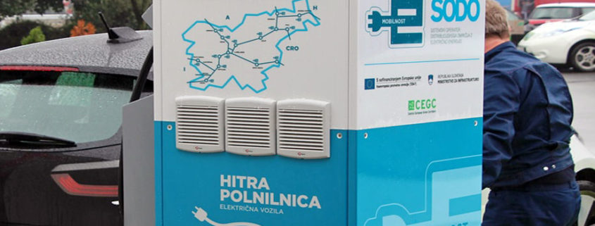 Elektromobilnost: V državi je ob avtocestah trenutno zgrajenih 26 polnilnic / Foto: Naš stik