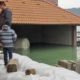 Poplavljena okolica stavbe / Foto: Neva Jejčič, GI ZRMK